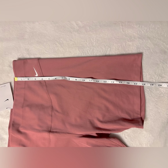 SOLD - Nike Pink Dri-Fit Athletic Yoga Biking Training Shorts - Picture 10 of 11